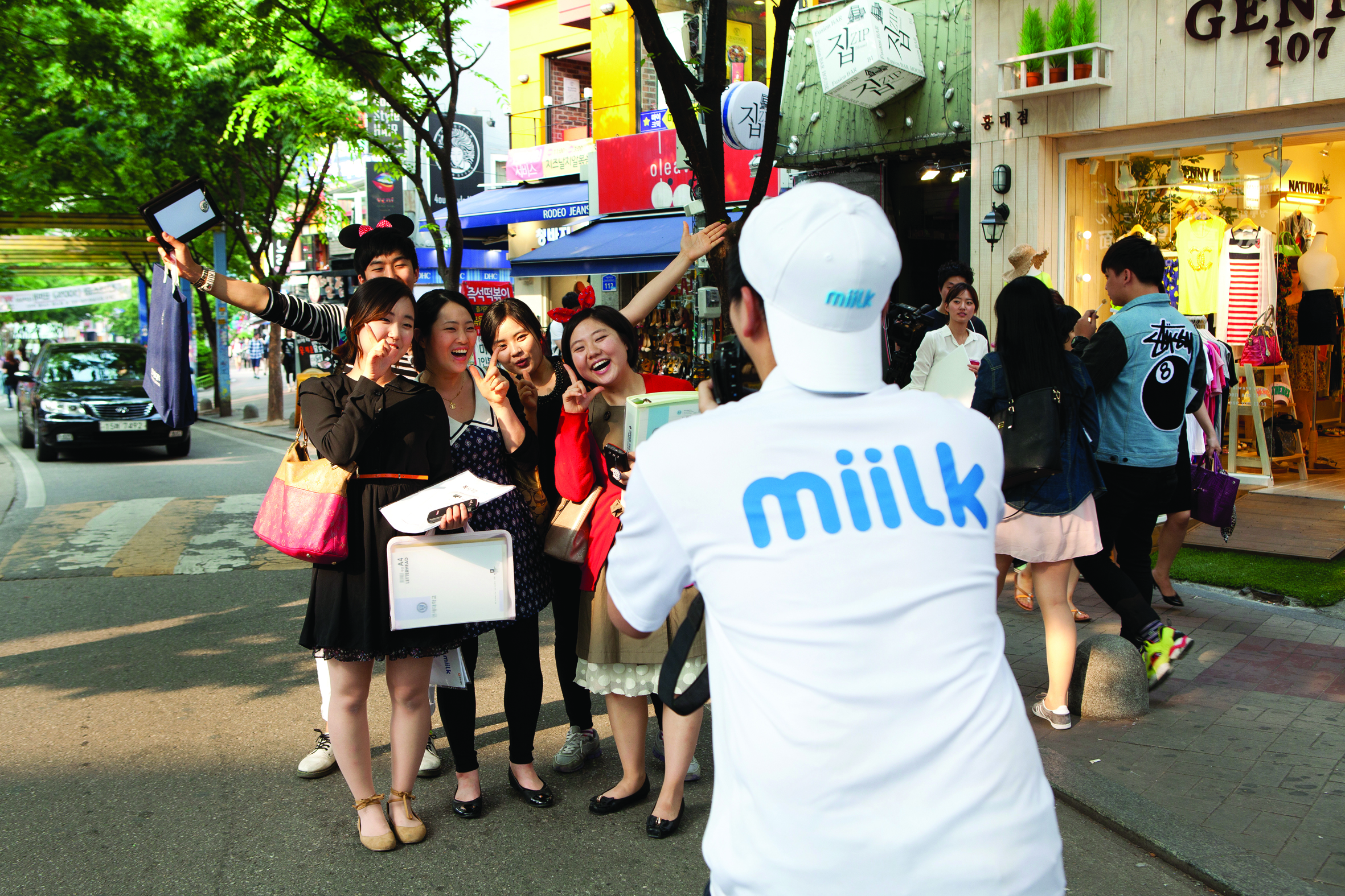 [Roadshow] miilk roadshow in the streets of Hongdae